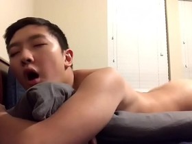 Sweet Asian Boy have fun on cam - gayasian7.com